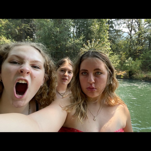 Meet your Posher, Lorena - Picture 1 of 1